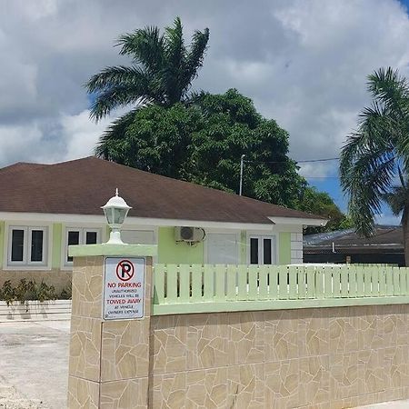 Budget & Basic In Local Neighborhood, 7Min Drive To Downtown Nassau Beach Paradise Apartamento Exterior foto