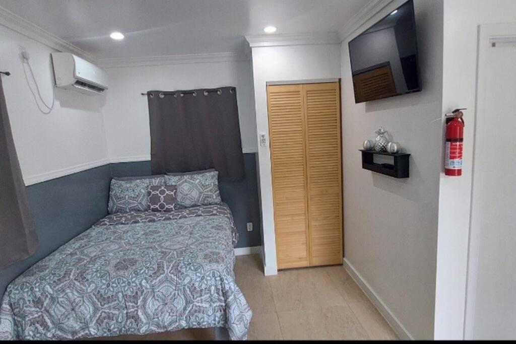 Budget & Basic In Local Neighborhood, 7Min Drive To Downtown Nassau Beach Paradise Apartamento Exterior foto